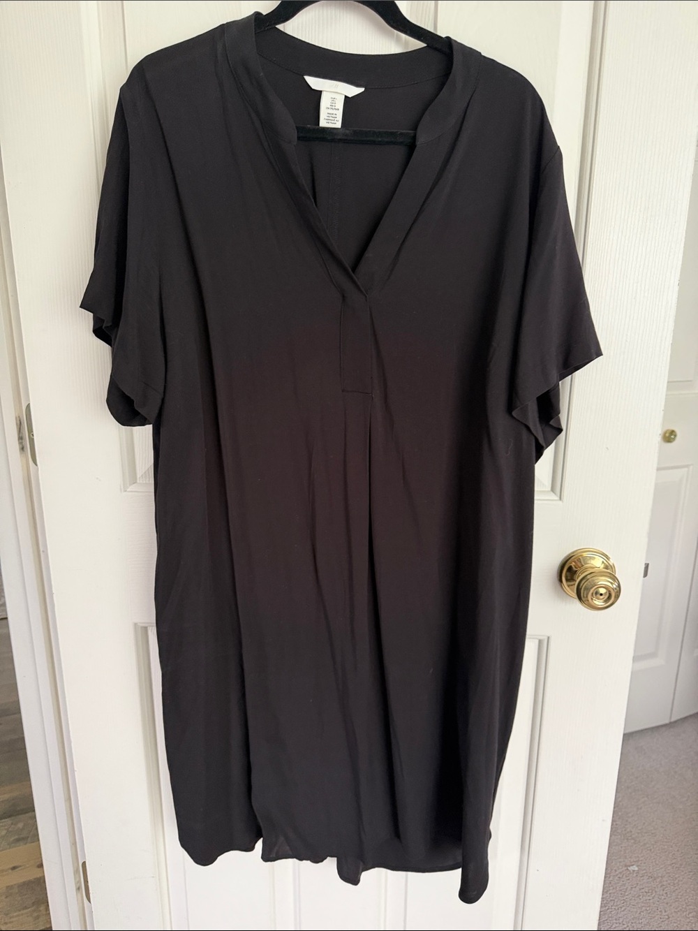 H&M Black V-Neck Short Sleeve Dress